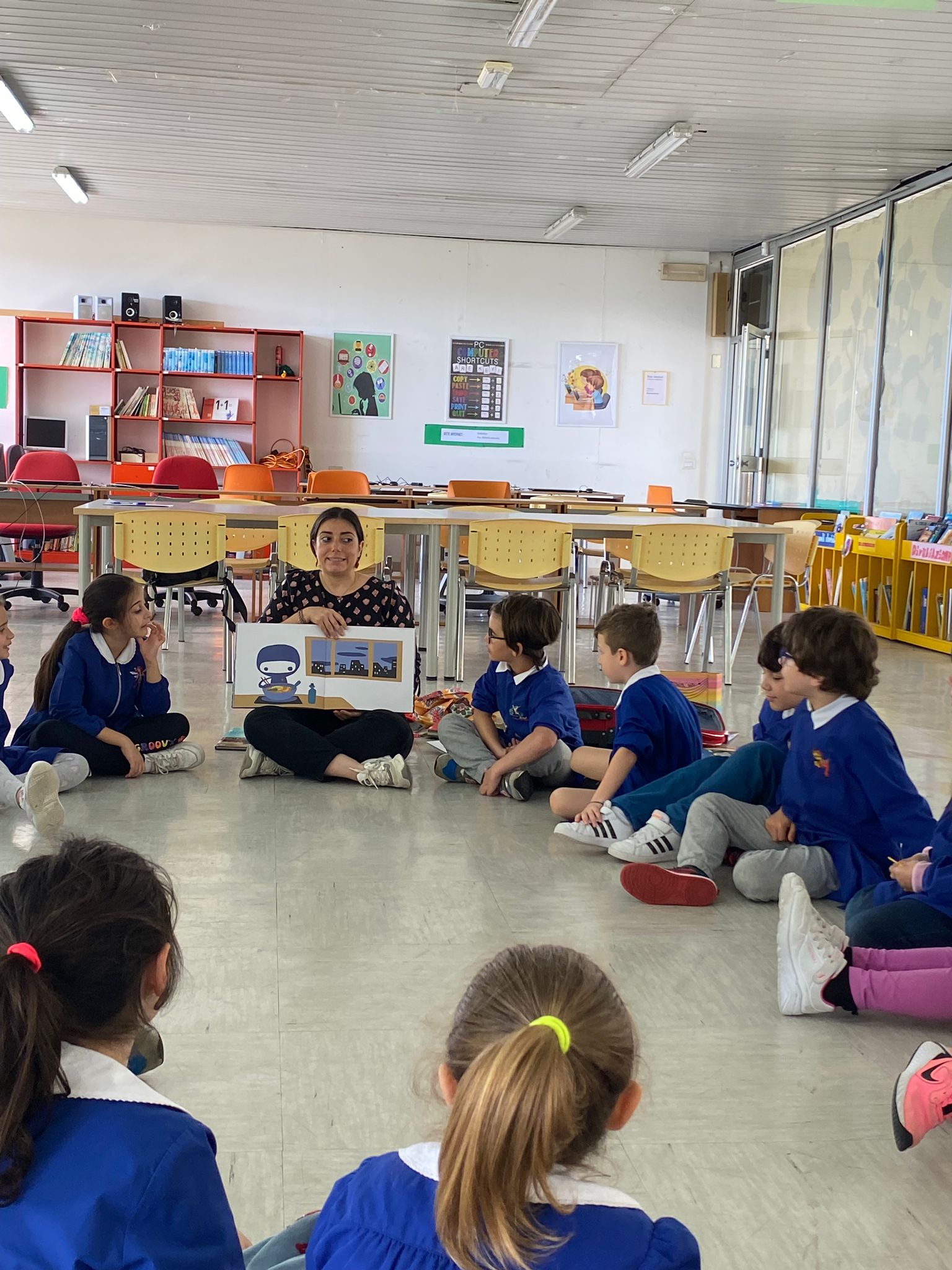 bambini ascoltano lettore 