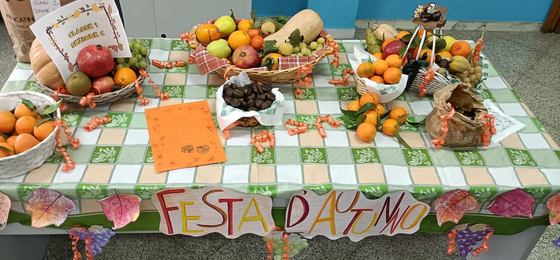 Tavola con frutti autunnali